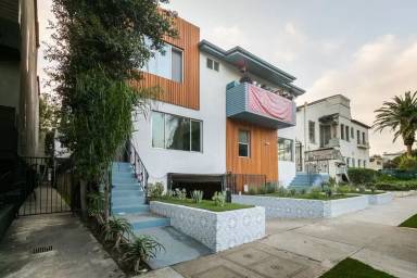 Main picture of 921 N Gardner St