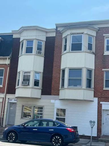 Main picture of 630 W Market St