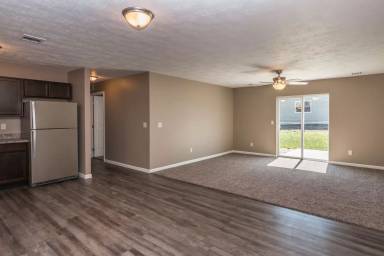 Main picture of 406 W Barker Pl