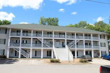 Main picture of 622 4th St NE