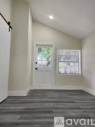 Main picture of 2113 NE 9th Ave