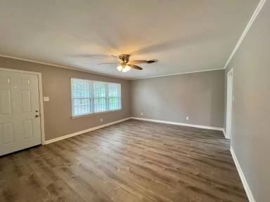 Main picture of 1037 Washington Ave