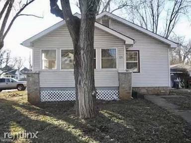 Main picture of 635 S Douglas Ave