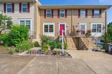 Main picture of 9497 Linden Leaf Ct