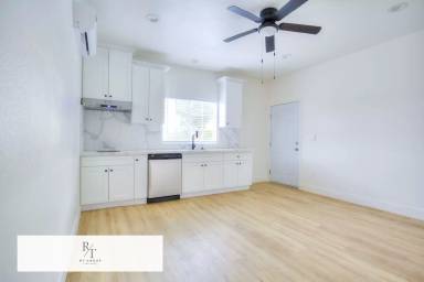 Main picture of 2935 E Brookside Ct