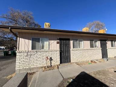 Main picture of 604 N Orchard Ave