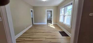 Main picture of 912 S 3rd St