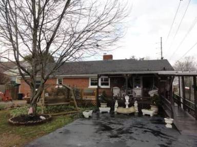 Main picture of 800 Magnolia St