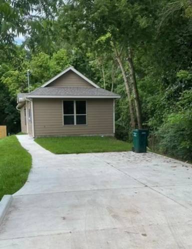 Main picture of 8700 Sassafras St