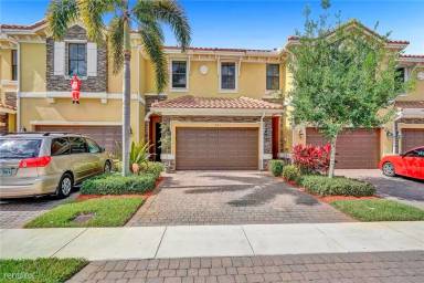 Main picture of 821 E Village Cir