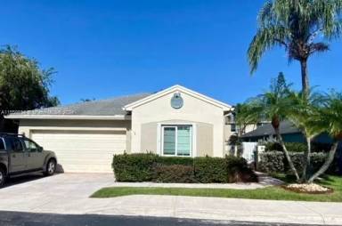 Main picture of 303 E Riverbend Dr