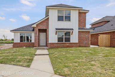 Main picture of 7603 Woodford Ave