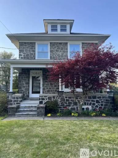 Main picture of 51 W Cherry Rd