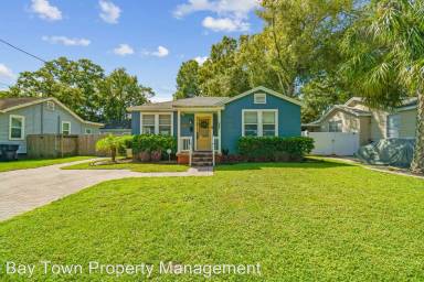 Main picture of 704 W Kentucky Ave