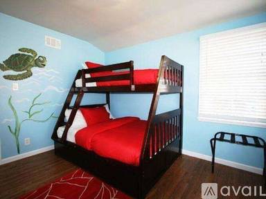 Main picture of 1402 W Colonial Ave