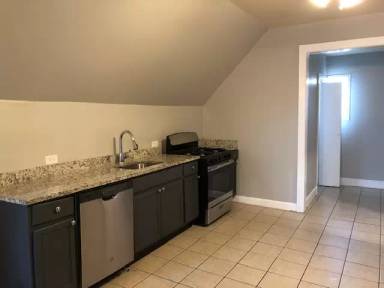 Main picture of 1415 E 75th St