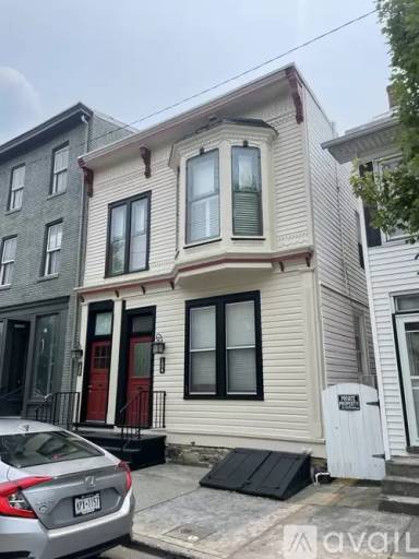 Main picture of 132 Chambersburg St