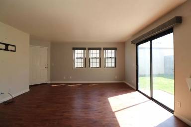 Main picture of 325 Sunnyslope Ln