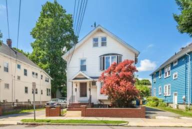 Main picture of 202 Beech St