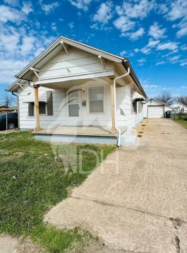 Main picture of 925 N 10th St