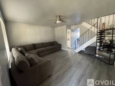 Main picture of 52 W Elliot St