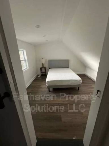 Main picture of 2827 E 5th Ave