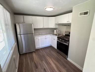 Main picture of 3950 Turnpike Dr