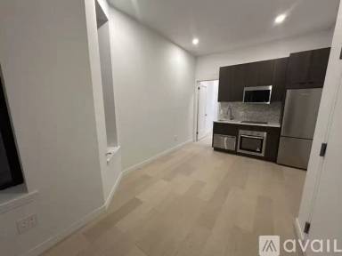 Main picture of 225 E 25th St