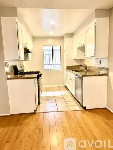 Main picture of 725 E Providencia Ave