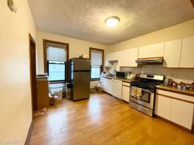 Main picture of 1568 Tremont St
