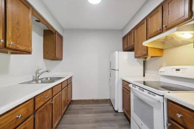 Main picture of 102 W Main St
