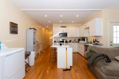 Main picture of 23 Higgins St