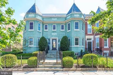Main picture of 315 12th St NE