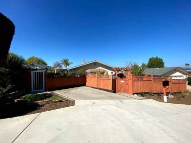 Main picture of 730 W 12th Ave