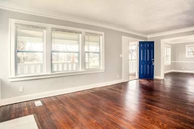 Main picture of 2119 E 73rd St