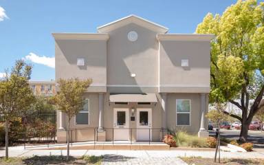 Main picture of 158 E 6th St