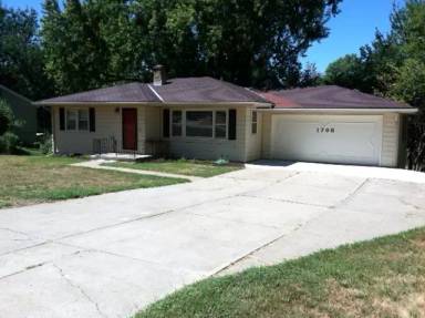 Main picture of 1708 S 93rd St