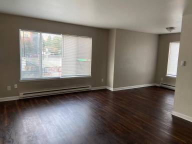 Main picture of 10521 Midvale Ave N