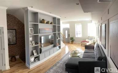 Main picture of 313 Elm St NW