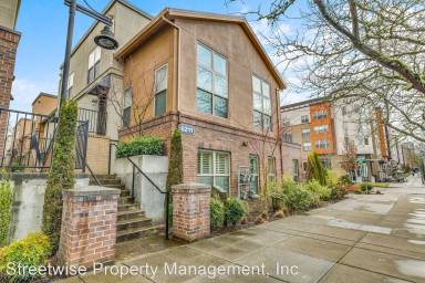 Main picture of 6211 NE Carillion Dr