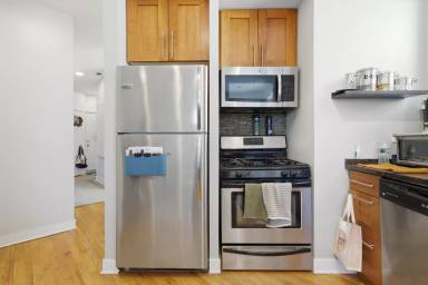 Main picture of 2245 W Barry Ave