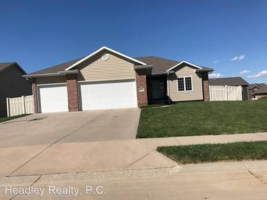 Main picture of 2204 Park Crest Dr