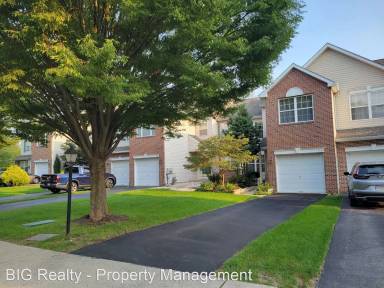 Main picture of 104 Hunt Club Dr