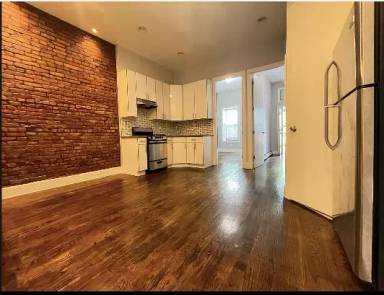 Main picture of 293 Van Buren St