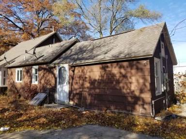 Main picture of 2816 Leahy St