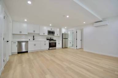 Main picture of 1507 Silver Lake Blvd