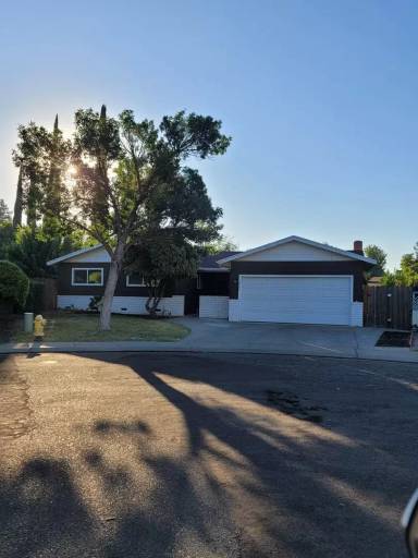 Main picture of 1424 Kent Way