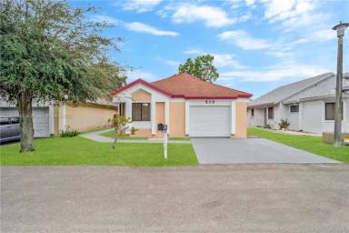 Main picture of 819 E Palm Run Dr