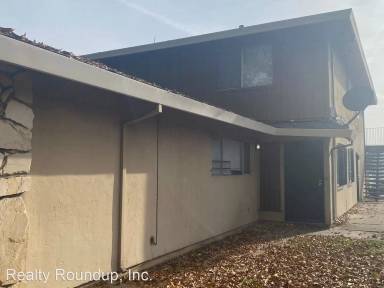 Main picture of 408 E Bianchi Rd