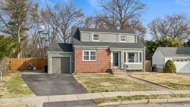 Main picture of 44 Schlosser Dr